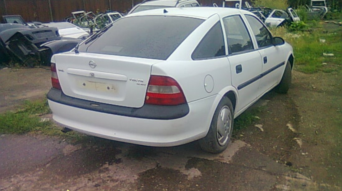 Dezmembrez Opel Vectra B