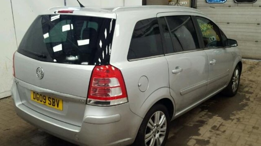 Dezmembrez Opel ZAfira 2009