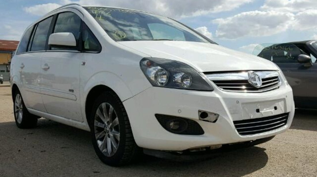 Dezmembrez Opel Zafira 2011 1.7cdti