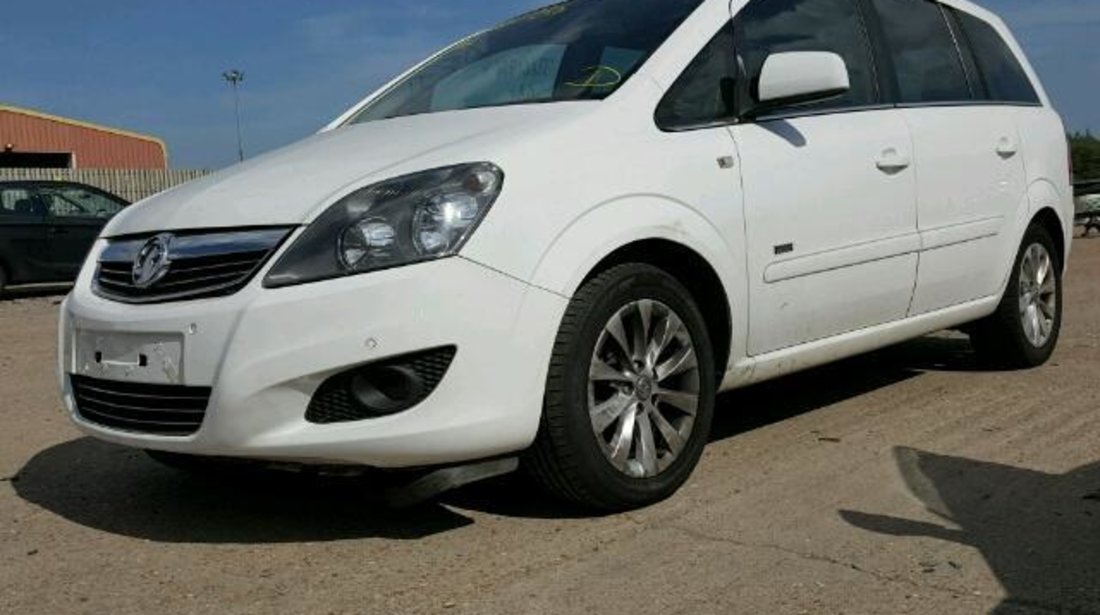 Dezmembrez Opel Zafira 2011 1.7cdti
