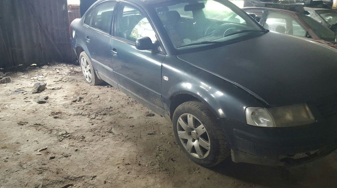 Dezmembrez Passat 1.9 diesel ajm an 2000