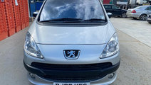 Dezmembrez Peugeot 1007 1.6i