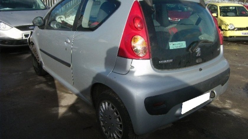 Dezmembrez Peugeot 107 an fabr. 2007, 1.1i