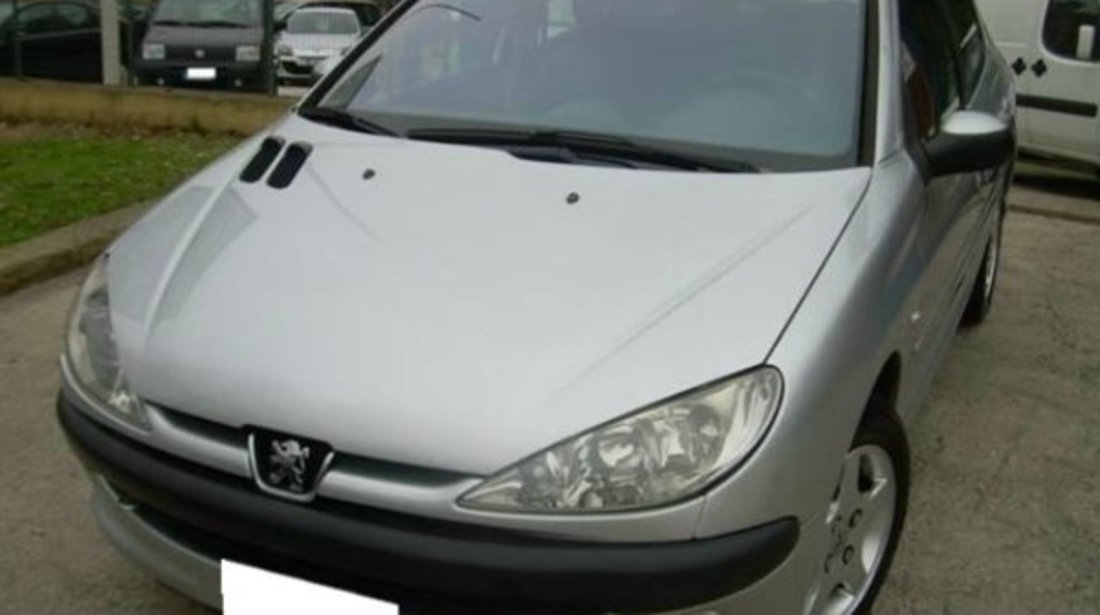Dezmembrez Peugeot 206 1.1i, 2003