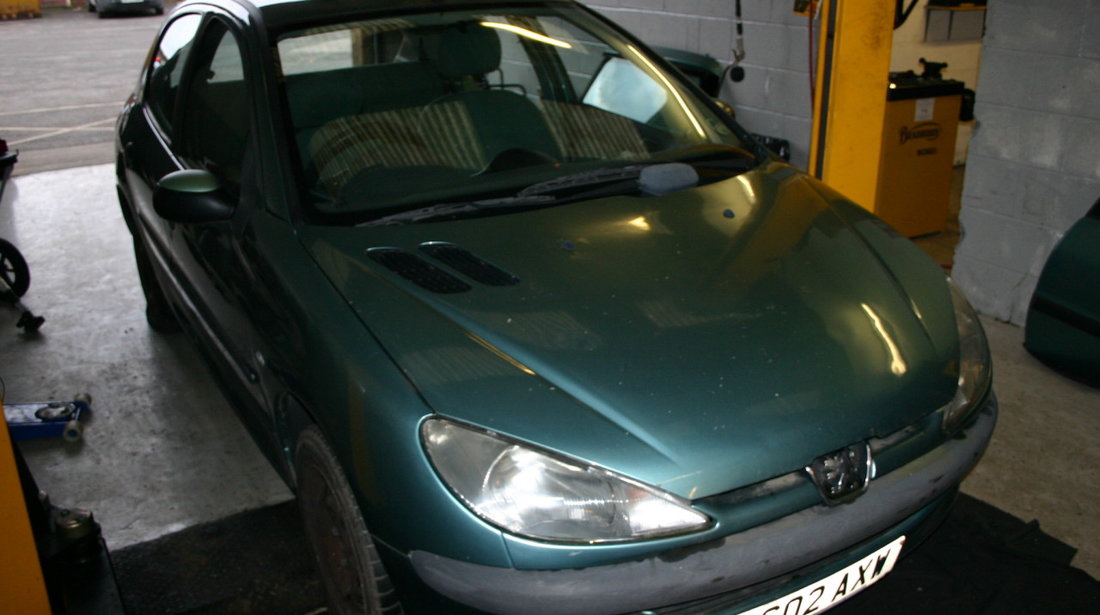 Dezmembrez peugeot 206, 1.4 hdi diesel, an 2002