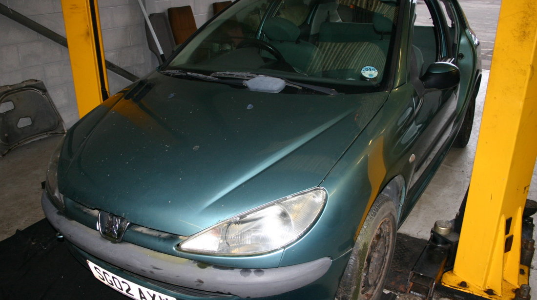 Dezmembrez peugeot 206, 1.4 hdi diesel, an 2002