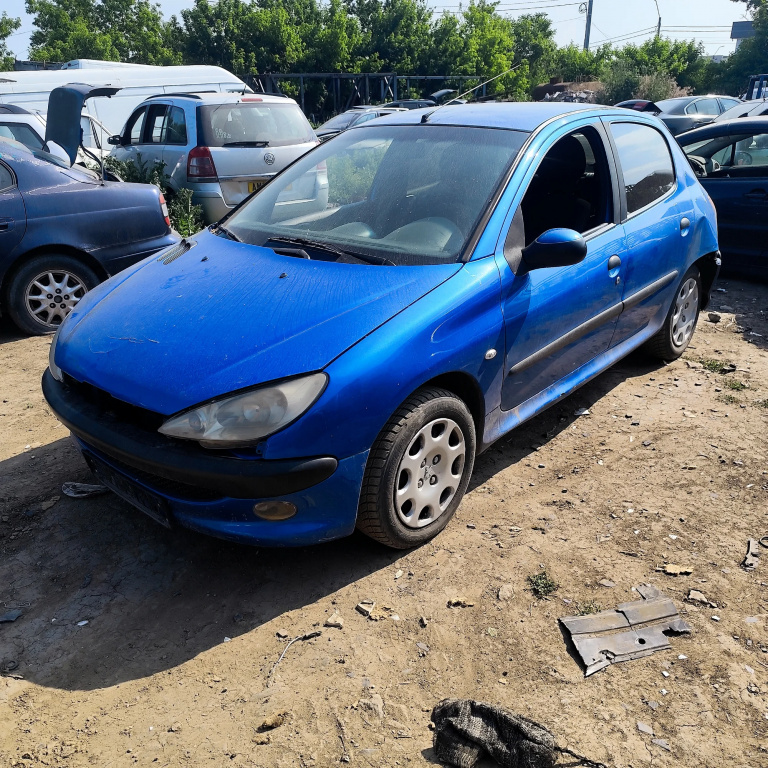 Dezmembrez Peugeot 206 1998 - 2013 1.4 HDi 8HX (DV4TD)( CP: 68, KW: 50, CCM: 1398 ) Motorina