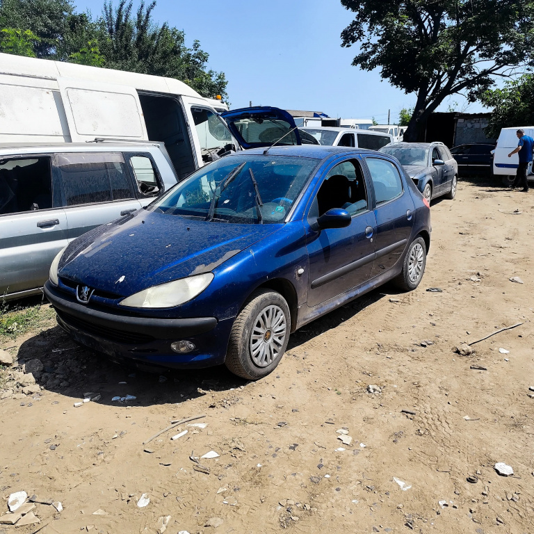 Dezmembrez Peugeot 206 1998 - 2013 2.0 HDi RHY (DW10TD)( CP: 90, KW: 66, CCM: 1997 ) Motorina