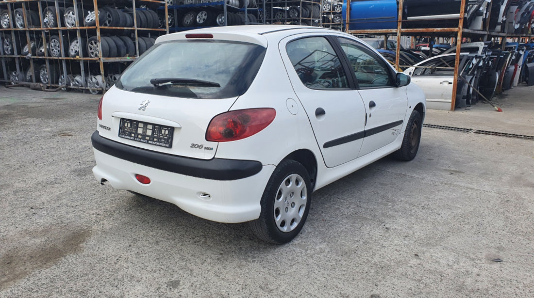 Dezmembrez Peugeot 206 1998 - Prezent 1.4 HDi 8HZ (DV4TD) ( CP: 68, KW: 50, CCM: 1398 ) Motorina