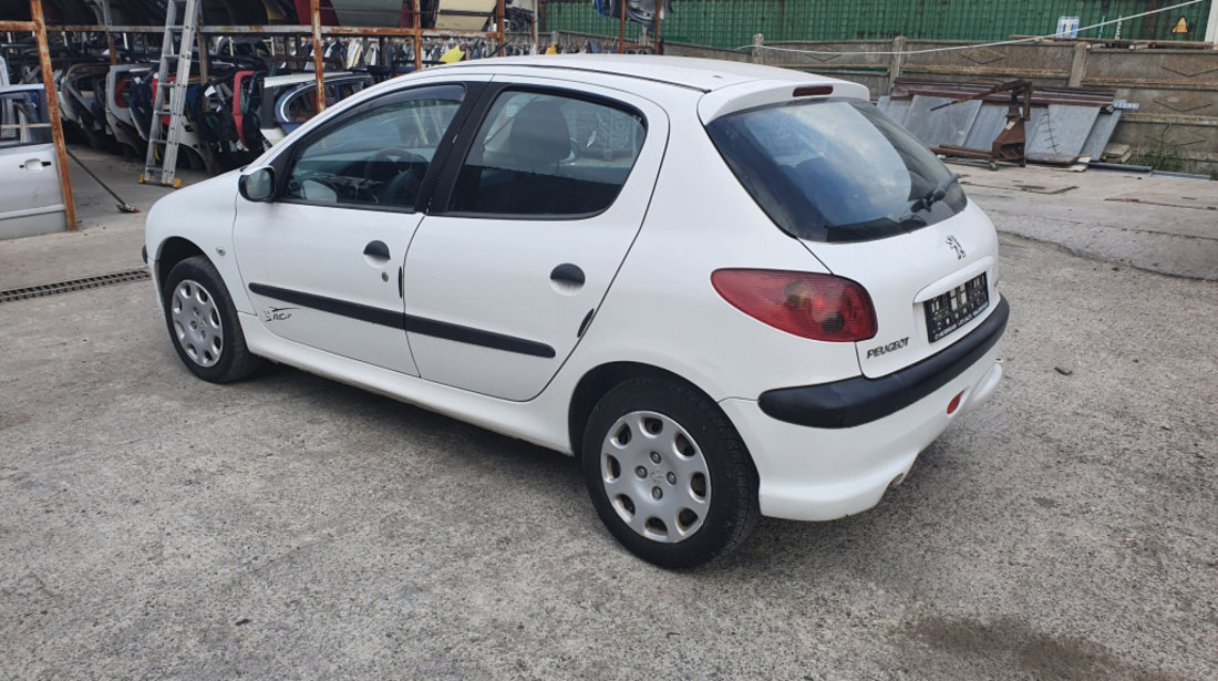 Dezmembrez Peugeot 206 1998 - Prezent 1.4 HDi 8HZ (DV4TD) ( CP: 68, KW: 50, CCM: 1398 ) Motorina