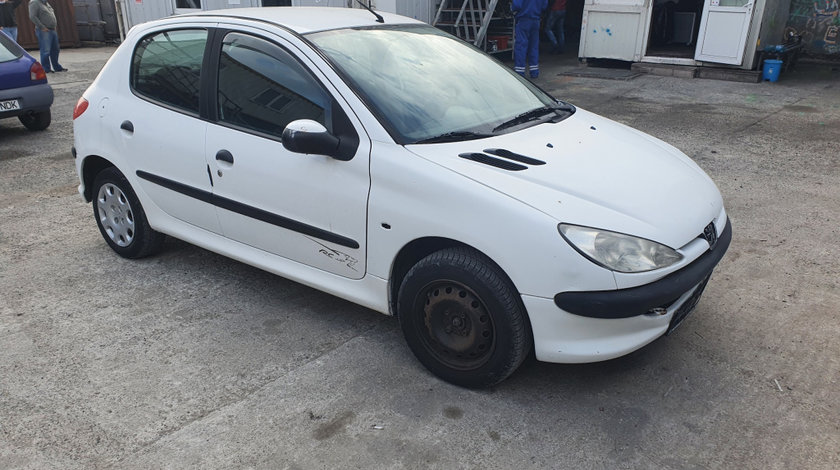 Dezmembrez Peugeot 206 1998 - Prezent 1.4 HDi 8HZ (DV4TD) ( CP: 68, KW: 50, CCM: 1398 ) Motorina