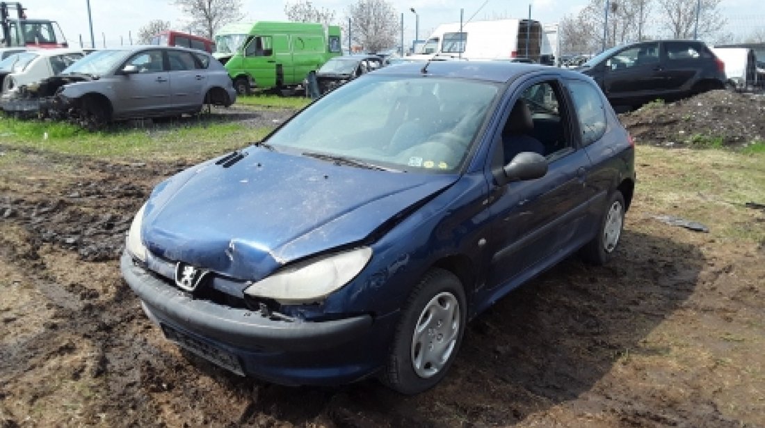 Dezmembrez Peugeot 206, an 2000, motorizare 1.1