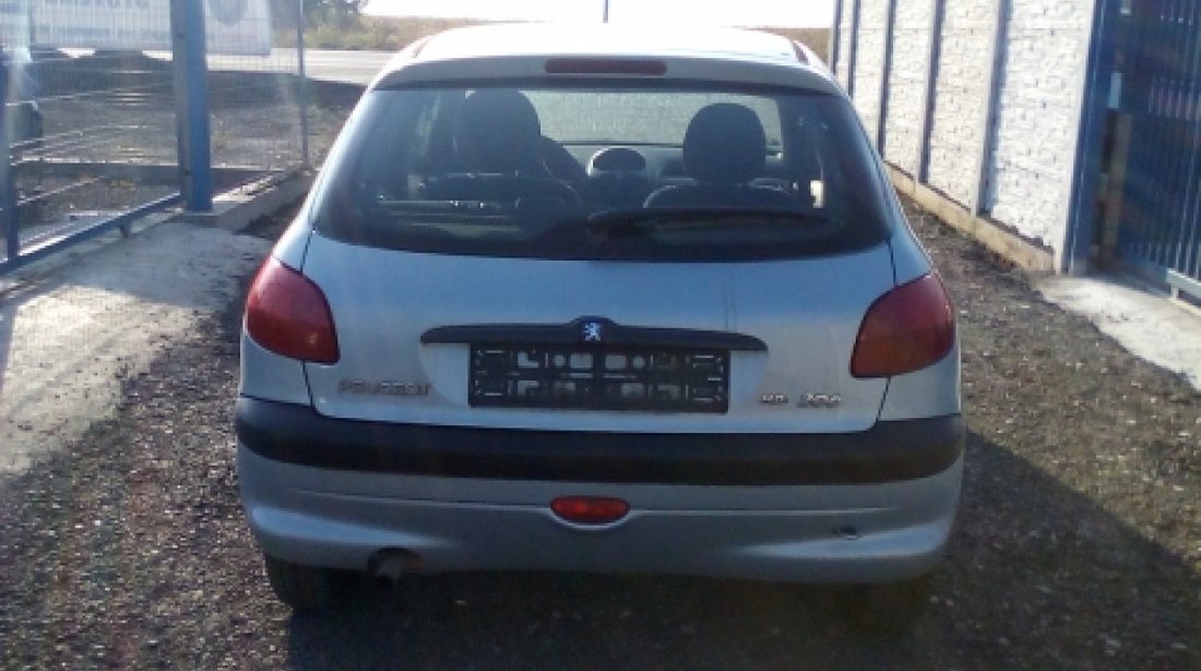 Dezmembrez Peugeot 206, an 2004, motorizare 1.4 HDI