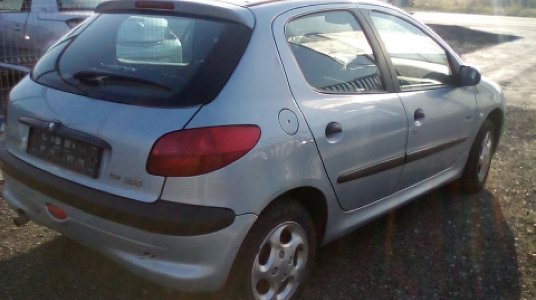 Dezmembrez Peugeot 206, an 2004, motorizare 1.4 HDI