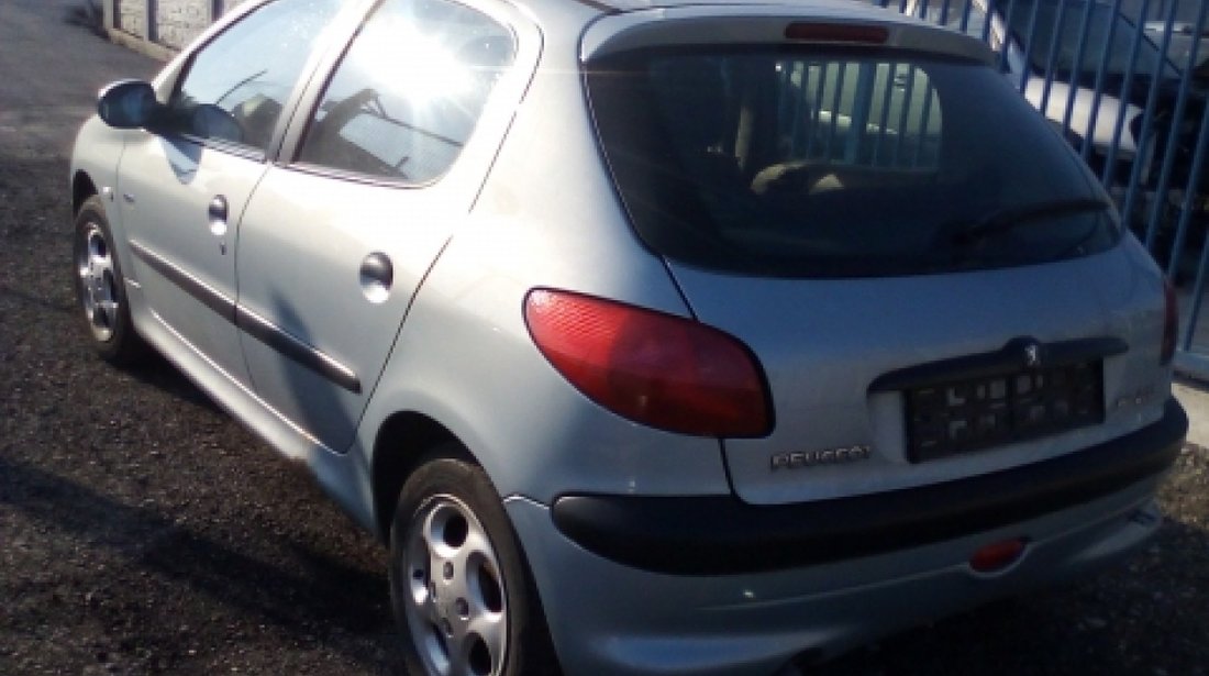 Dezmembrez Peugeot 206, an 2004, motorizare 1.4 HDI