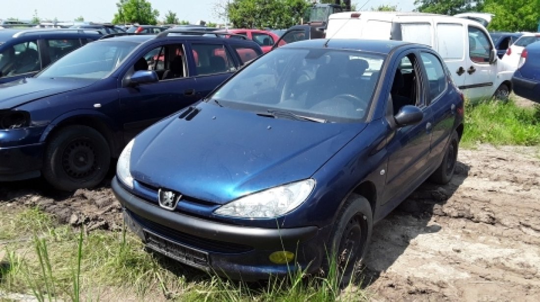 Dezmembrez Peugeot 206, an 2005, motorizare 1.4 16V