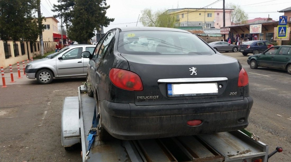 Dezmembrez peugeot 206 sedan 1.4i kfw 75 de cai din 2008