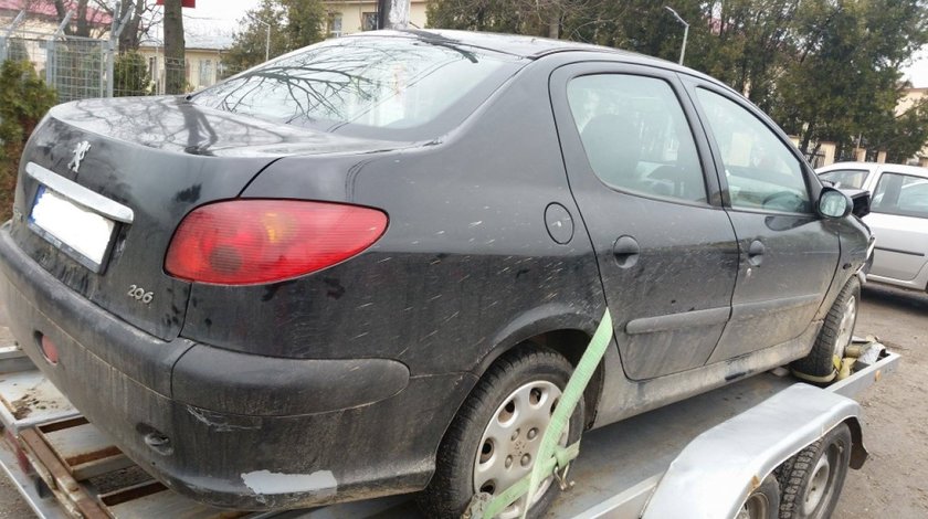 Dezmembrez peugeot 206 sedan 1.4i kfw 75 de cai din 2008