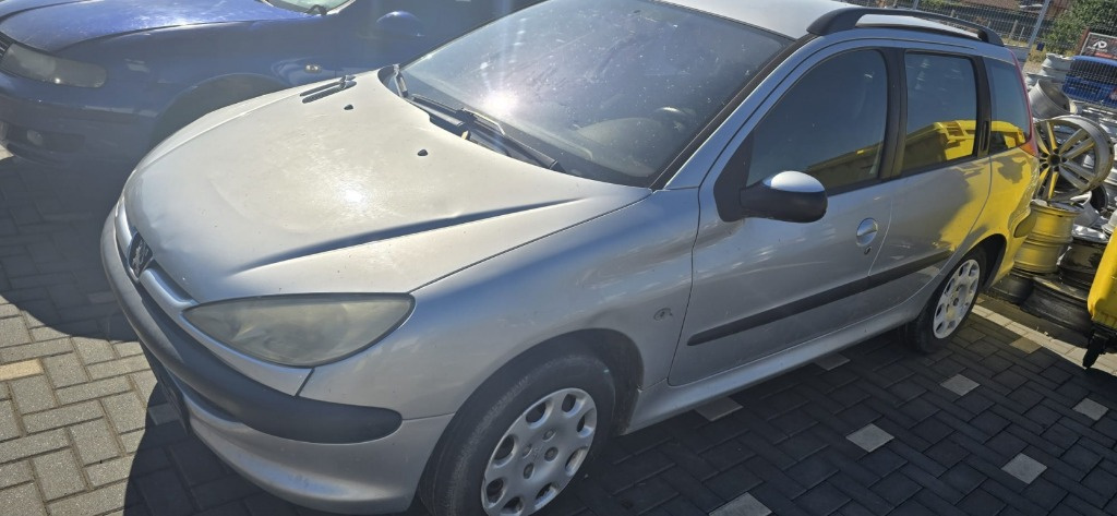 Dezmembrez Peugeot 206 SW 1.4 benzina 2003, KFW