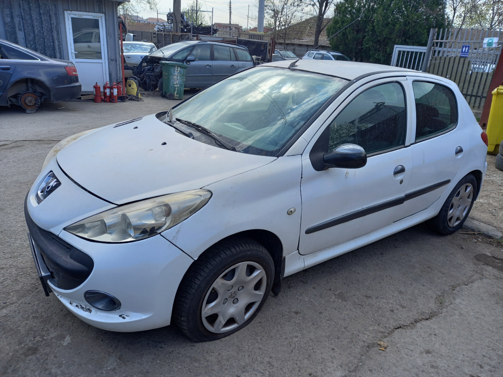 Dezmembrez Peugeot 206+ (T3E) 2009 > 1.4 i KFW (TU3A)( CP: 75, KW: 55, CCM: 1360 ) Benzina