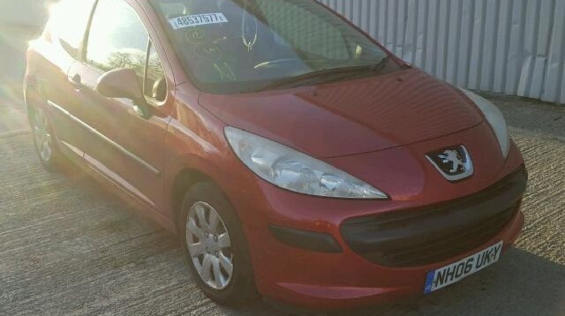 Dezmembrez Peugeot 207 1.4b 2006