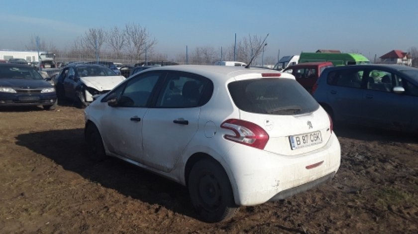 Dezmembrez Peugeot 208, an 2014, motorizare 1.4 HDI