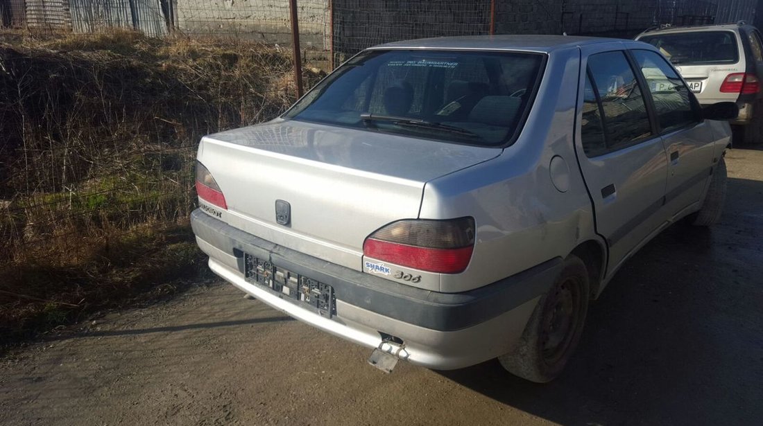 Dezmembrez Peugeot 306 an 1998 motor 1.9 d