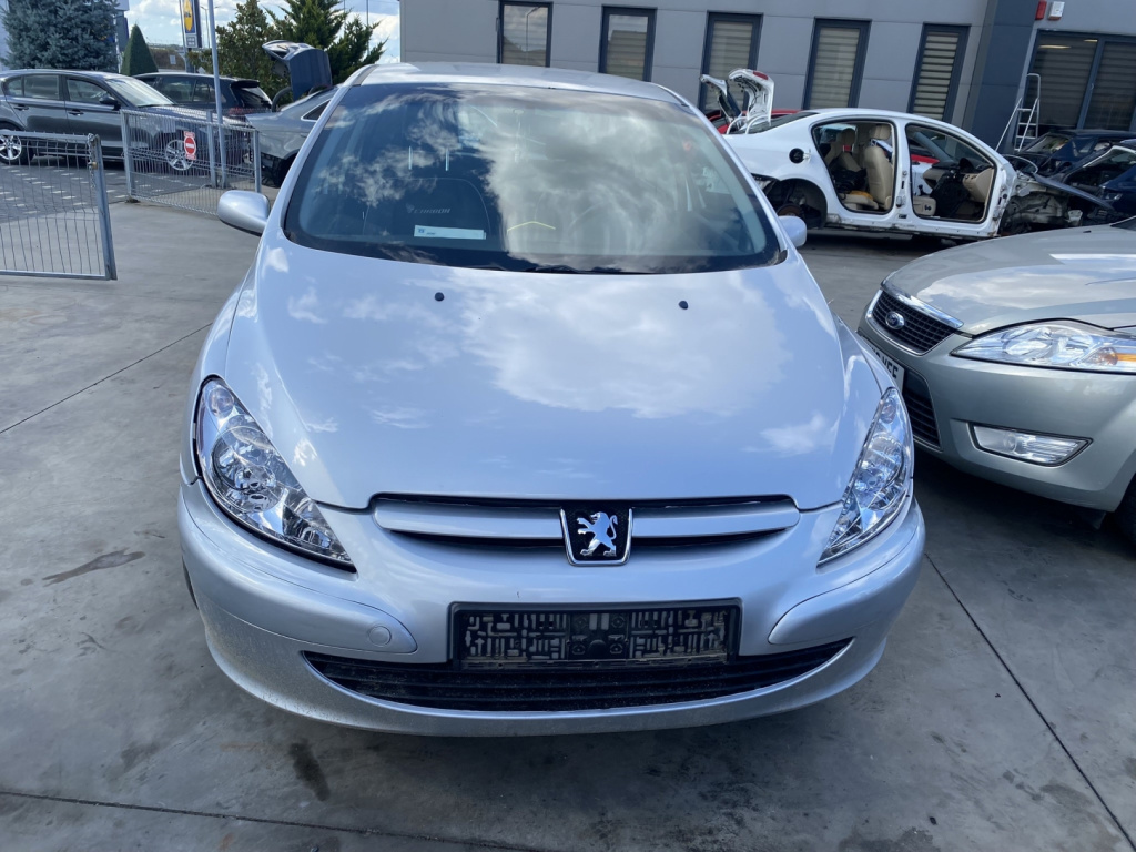 Dezmembrez Peugeot 307 1.4 benz 2003, KFW