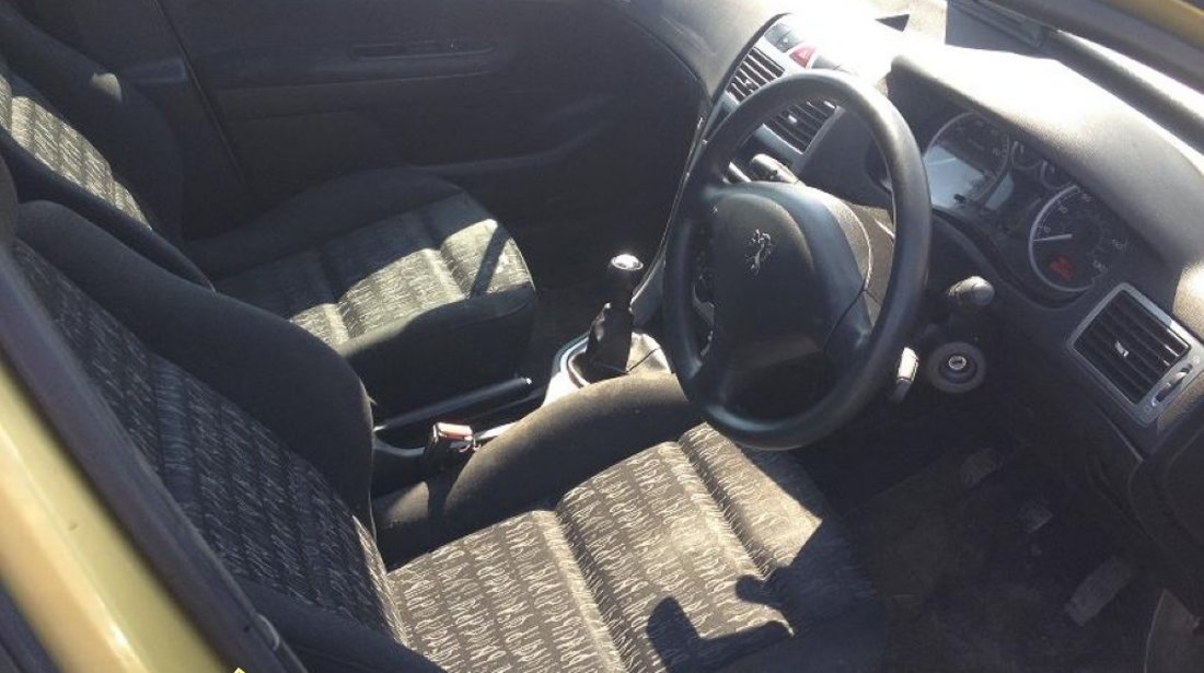 Dezmembrez Peugeot 307 1 6i An 2003
