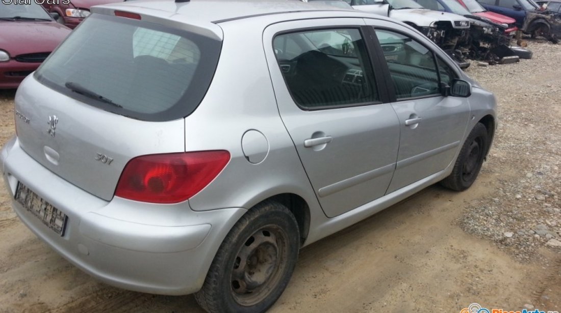 Dezmembrez Peugeot 307 2.0 benzina