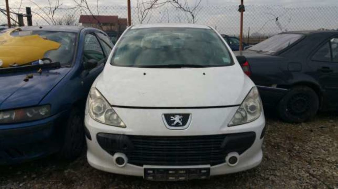 Dezmembrez peugeot 307 an 2006 1.6 hdi