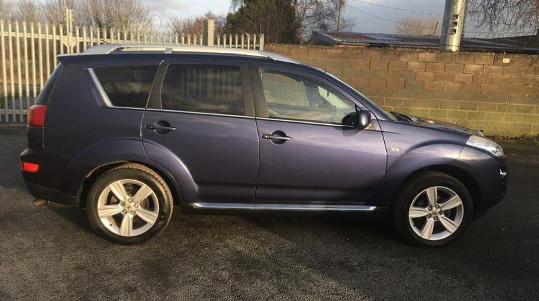 Dezmembrez Peugeot 4007 2.2 hdi 2010