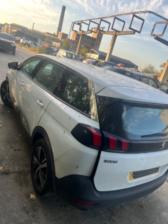 Dezmembrez Peugeot 5008 2019 1.5 Motorină