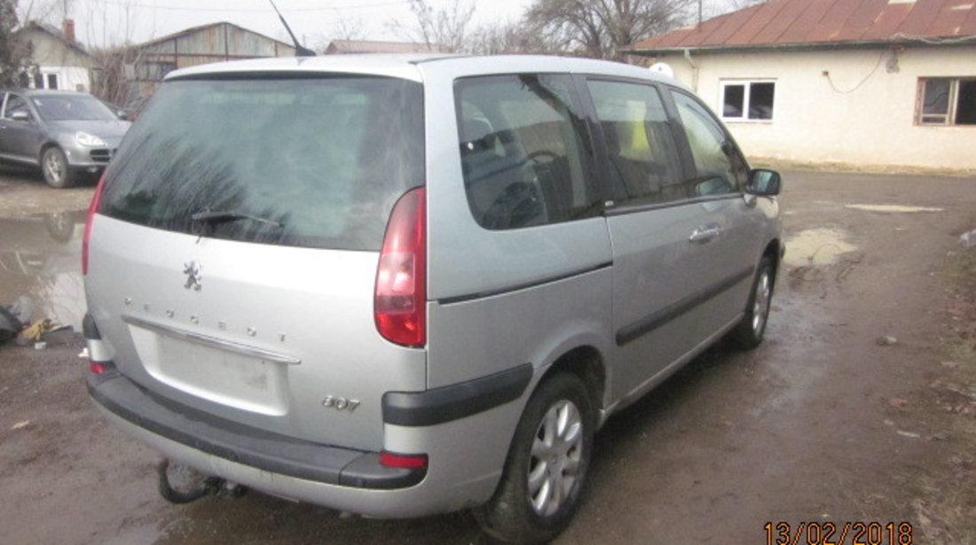 Dezmembrez Peugeot 807 2.2hdi