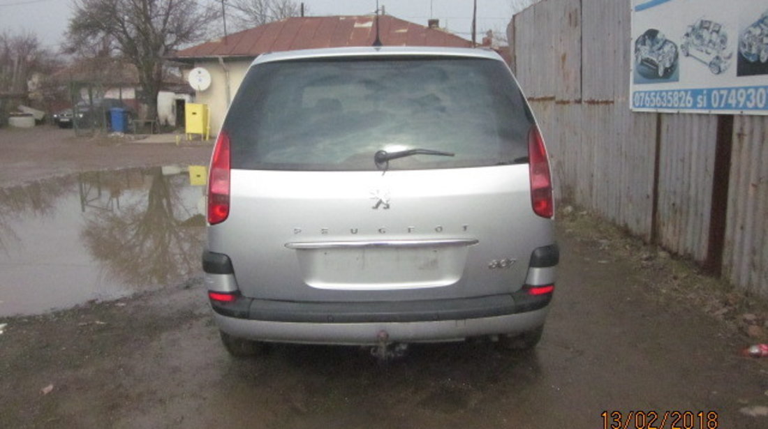 Dezmembrez Peugeot 807 2.2hdi