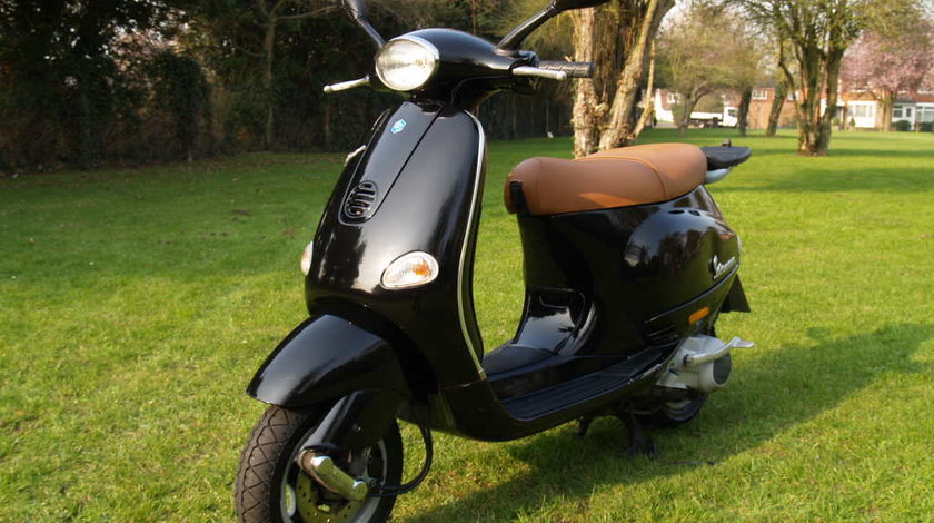 Dezmembrez Piaggio Vespa Et4 Lx4 125 cm 2 si 4T