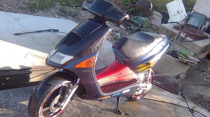 Dezmembrez,Piese  Aprilia Sr replica 49 cm minarelli orizontal apa