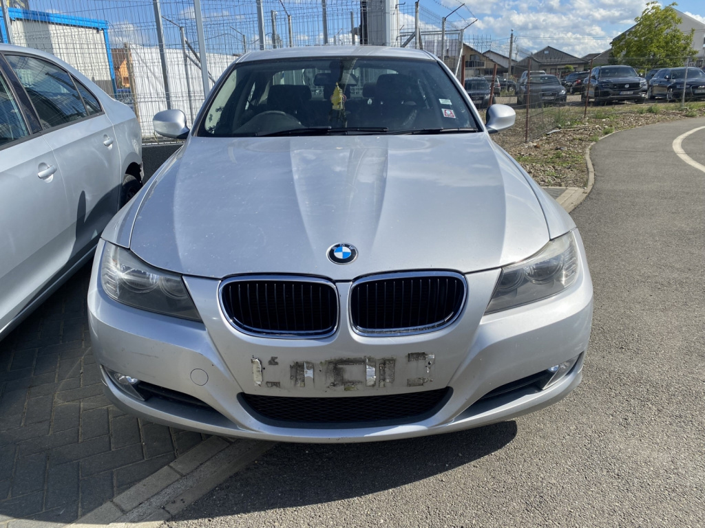 Dezmembrez piese caroserie, motor, cutie viteze, suspensie Bmw 3 (E90) facelift 2.0 diesel 2010, N47D20C