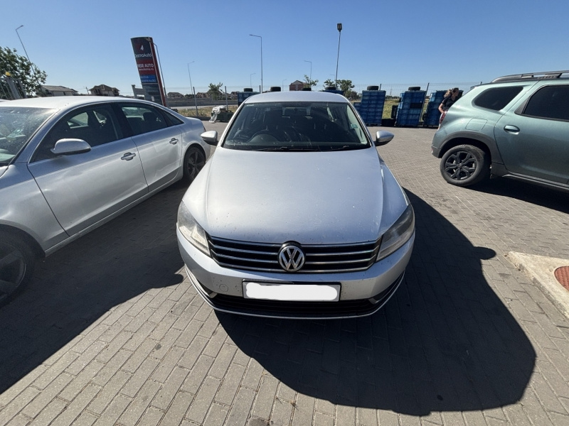 Dezmembrez piese caroserie, motor, cutie viteze, suspensie Volkswagen Passat (362) 2.0 TDI, CFFB
