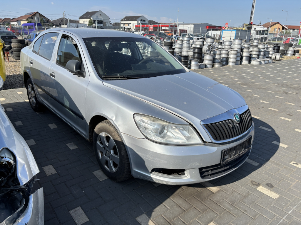 Dezmembrez piese caroserie, motor, cutie viteze, suspensie, Skoda Octavia 2 (1Z3) facelift, 1.6 TDI, CAYC.