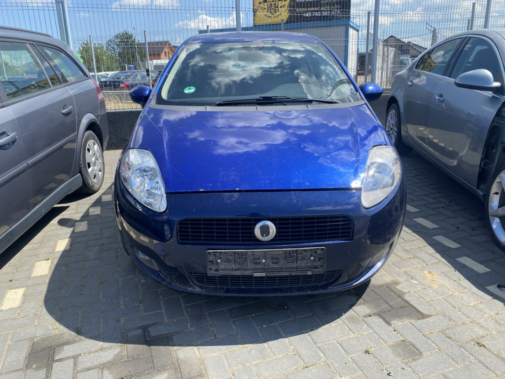Dezmembrez piese caroserie, motor, cutie viteze, suspensie Fiat Punto (188) 1.9 M-Jet 2005, 199A5000