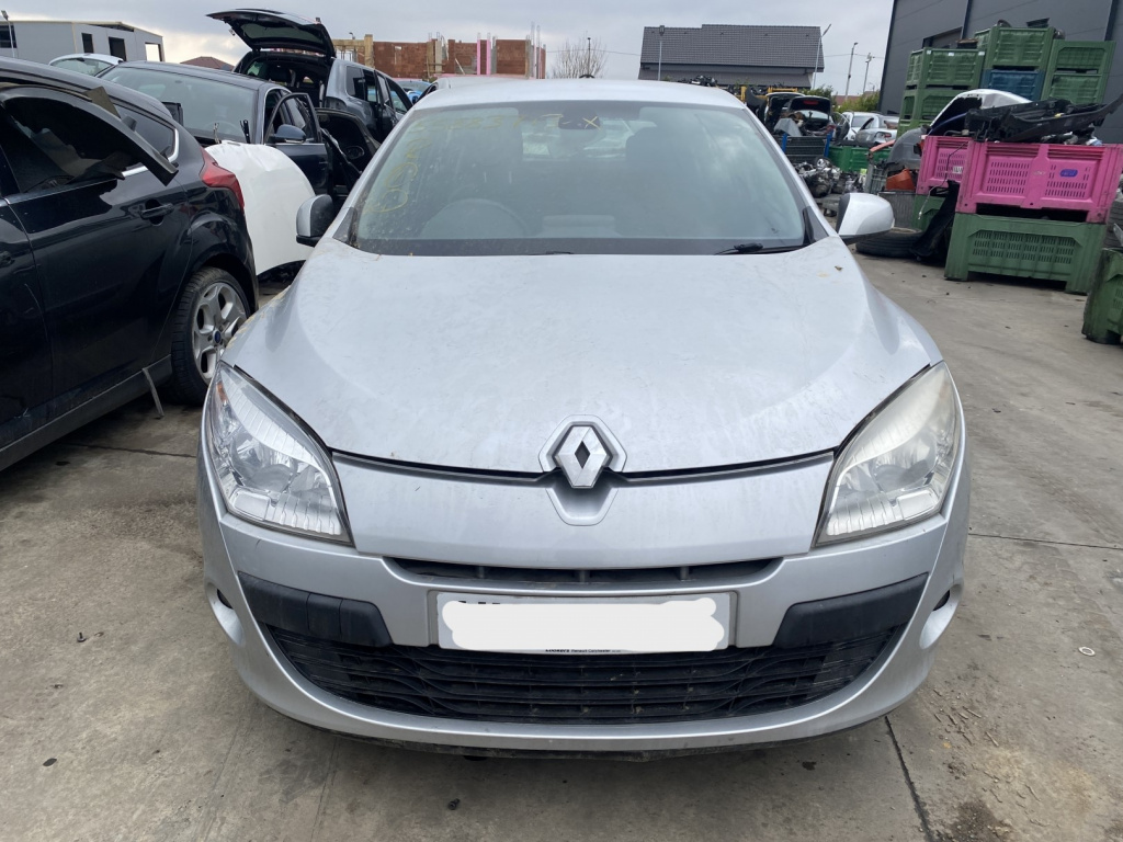 Dezmembrez piese caroserie, motor, cutie viteze, suspensie Renault Megane 3 1.5 DCI 2010, K9K832