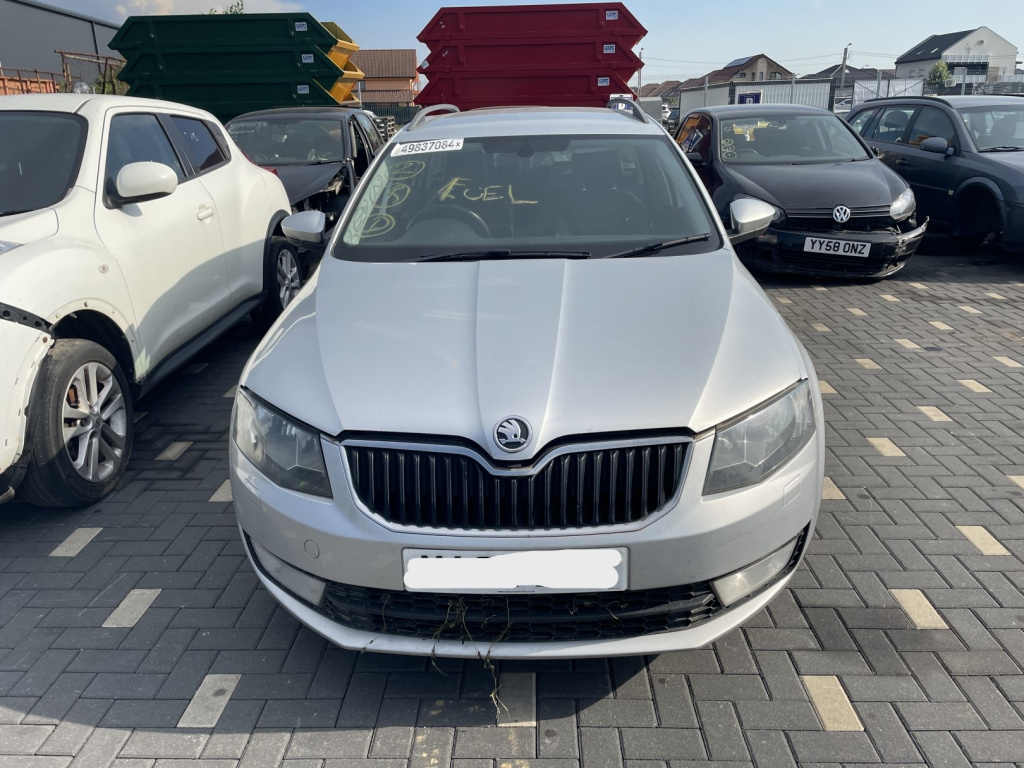 Dezmembrez piese caroserie, motor, cutie viteze, suspensie Skoda Octavia 3 Combi (5E5) 1.6 TDI 2015, CLHA