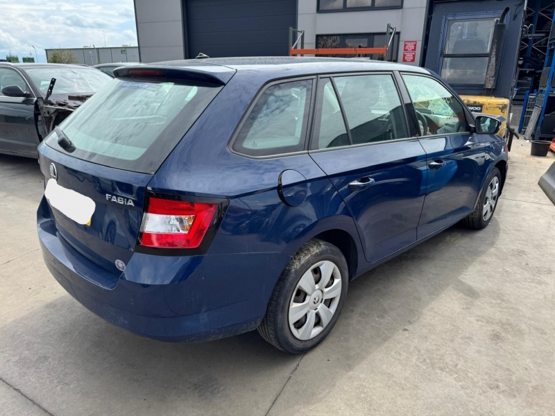 Dezmembrez piese caroserie, motor, cutie viteze, suspensie Skoda Fabia 3 Combi (NJ5) 1.0 TSI, CHZB.