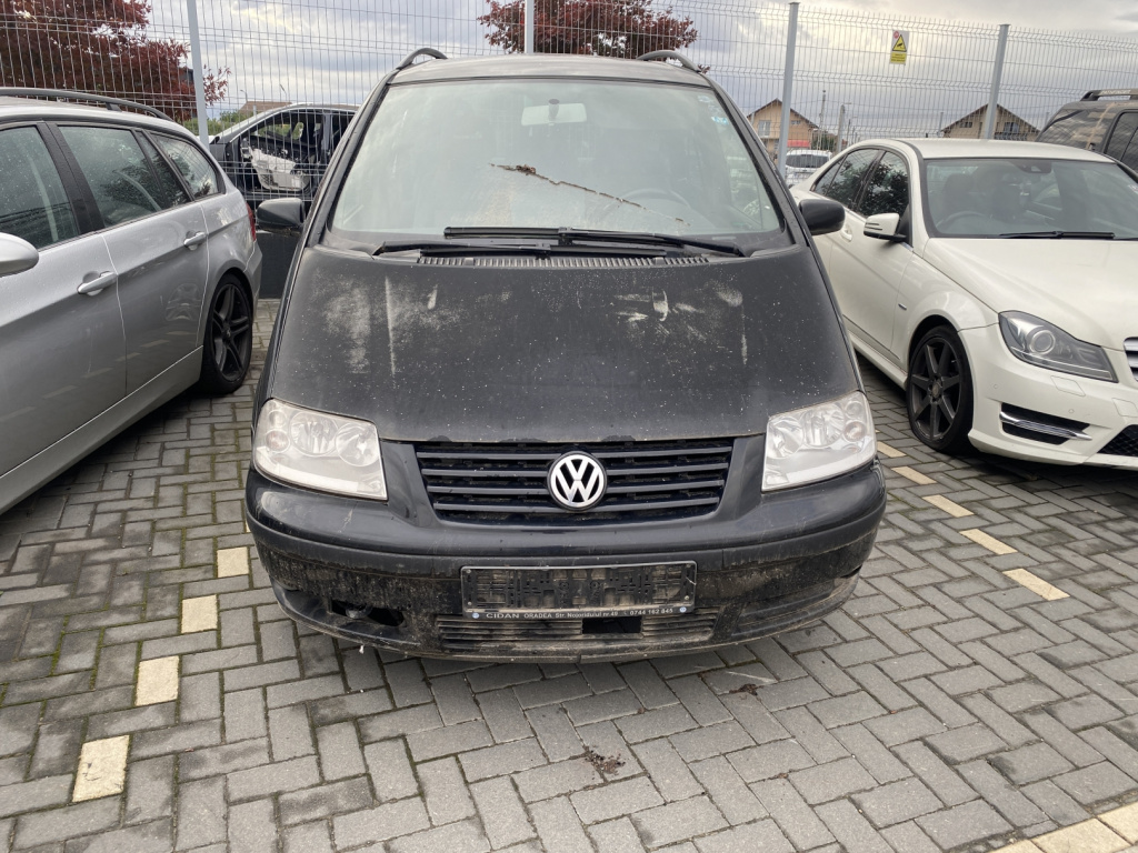 Dezmembrez piese caroserie, motor, cutie viteze, suspensie VW Sharan (7M8, 7M9, 7M6) 1.9 TDI 2001, AUY