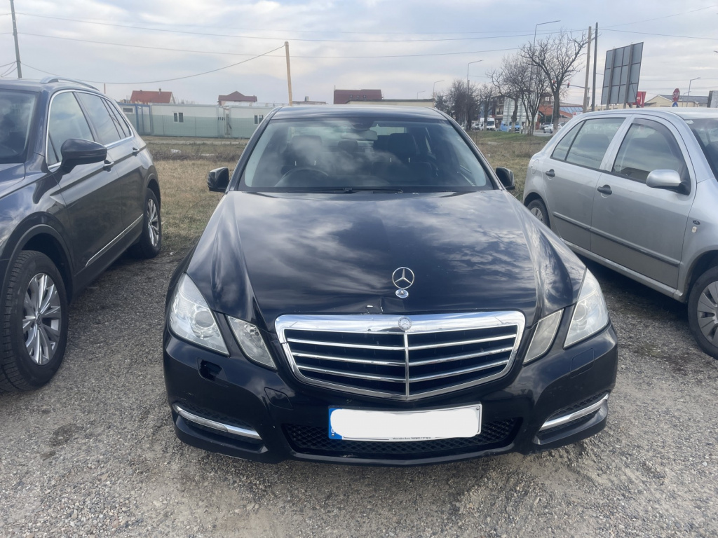 Dezmembrez piese caroserie, motor, cutie viteze, suspensie Mercedes Clasa E (W212) 2.2 CDI,OM651924