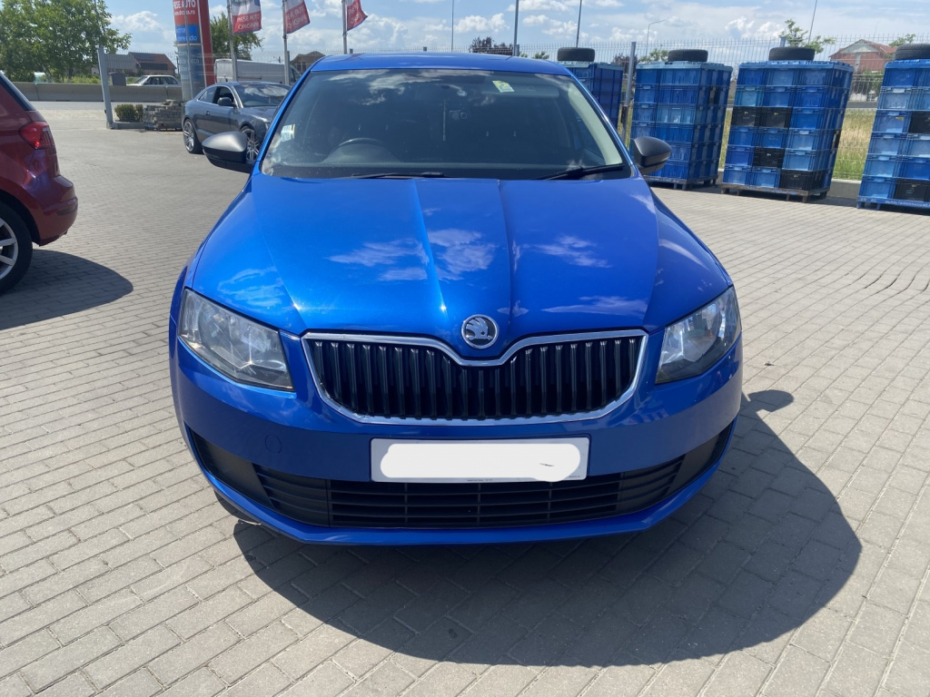 Dezmembrez piese caroserie, motor, cutie viteze, suspensie Skoda Octavia 3 (5E3) 1.6 TDI 2014, CLHA
