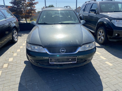 Dezmembrez piese caroserie, motor, cutie viteze, suspensie Opel Vectra B Combi (31) 1.6 benz 2001, Z...