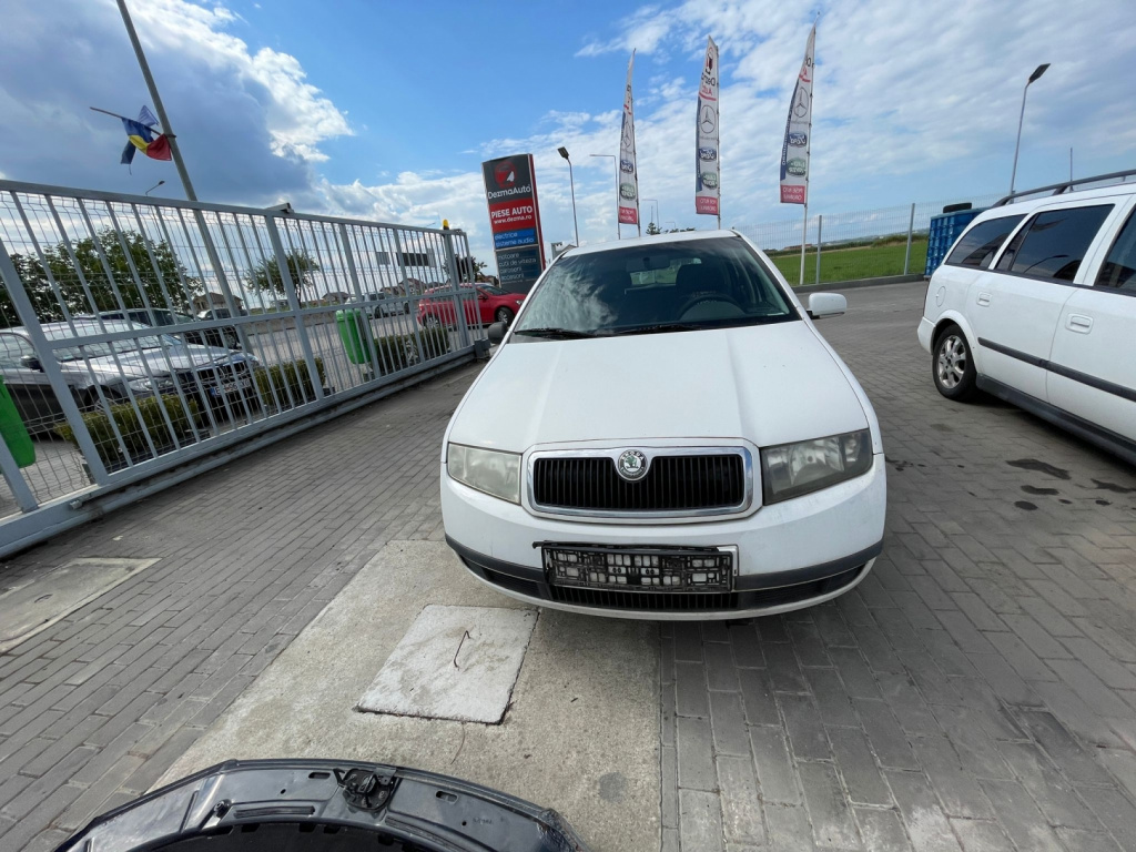 Dezmembrez piese caroserie, motor, cutie viteze, suspensie Skoda Fabia 1 Combi (6Y5) 1.4 benzina 16v 2004, BBZ
