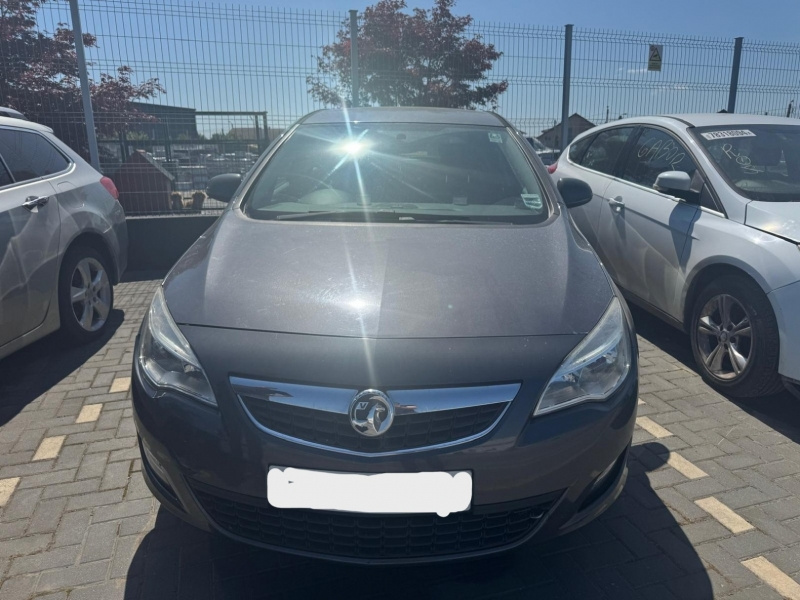 Dezmembrez piese caroserie, motor, cutie viteze, suspensie Opel Astra J 1.7 CDTI, A17DTR